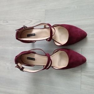 NWOT Burgundy dress shoes with 3.5 " heel by Alex Marie  size 10